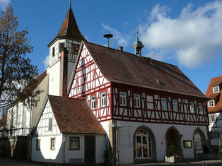 Altes Rathaus mit Backhaus und Kirche