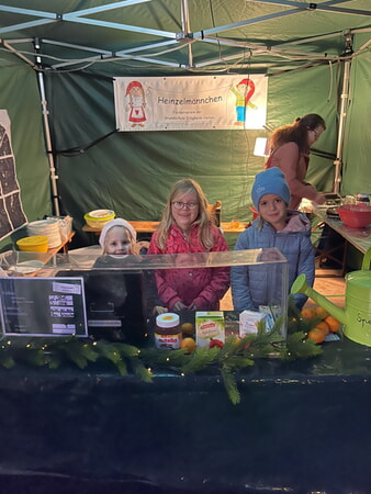 Stand der Heinzelmännchen am Weihnachtsbasar
