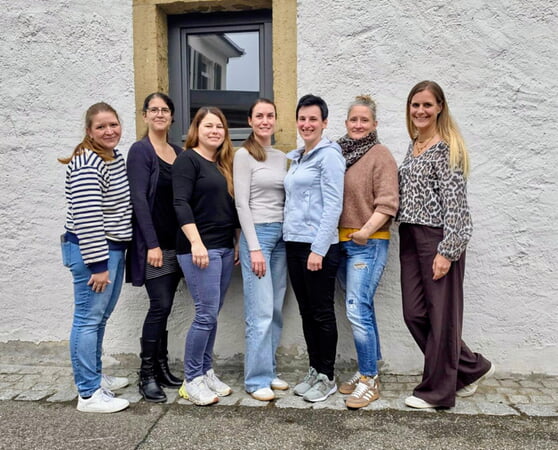 v. links: Yvonne B&auml;uerle, Angelina Helfmann, Jana Hirsemann, Alessa Slamberger, Melanie R&ouml;gner, Nadine Neskovic, Jessica Rauscher