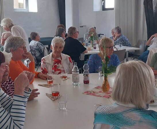 Seniorinnen im Seniorenkaffee