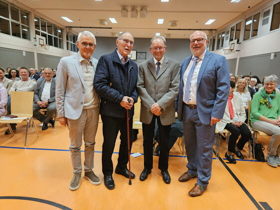 Erligheimer Ehrenbürger v.l.n.r. BM a.D. Albert Leibold, Heinz Schütt, Rolf Karle und BM Schäuffele