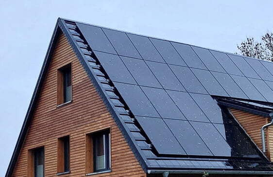 Geräte sollten vor allem dann genutzt oder geladen werden, wenn viel Solarstrom zur Verfügung steht