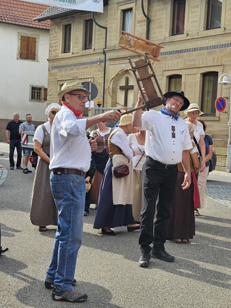 Uwe Joos und Erich Mayer rätschten zum Auftakt.