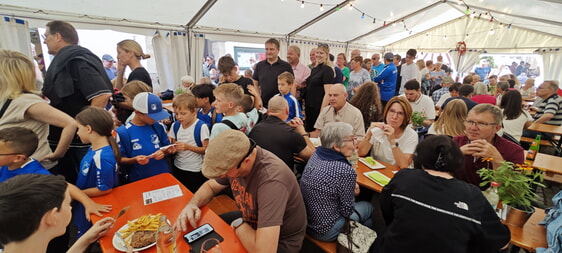 Großer Andrang im Festzelt am Donnerstag