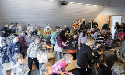 Kinder warten auf Weihnachten 2025