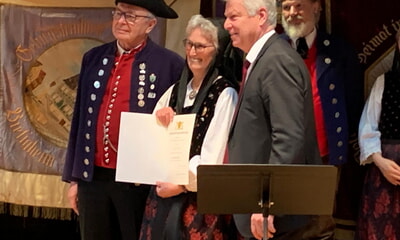 Schwarze J&auml;ger 1799 ehren den Trachtenverein Bietigheim zum 75‑j&auml;hrigen Jubil&auml;um